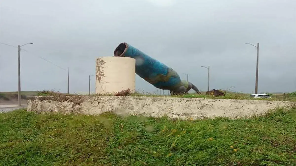 Estatua derribada en Coatzacoalcos